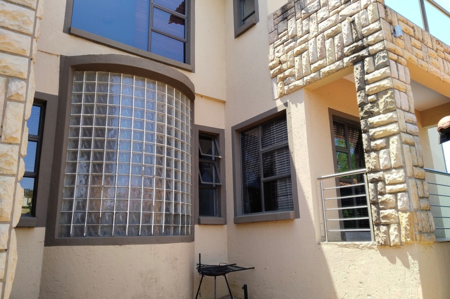 5 Bedroom Property for Sale in Birdwood Estate North West
